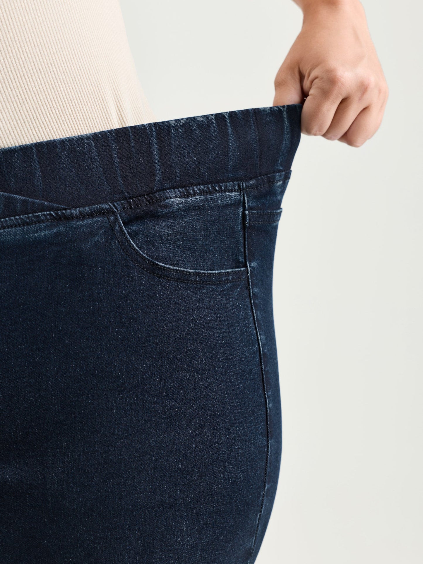 Elastic Back Waistband Skinny-Fit Denim Shorts