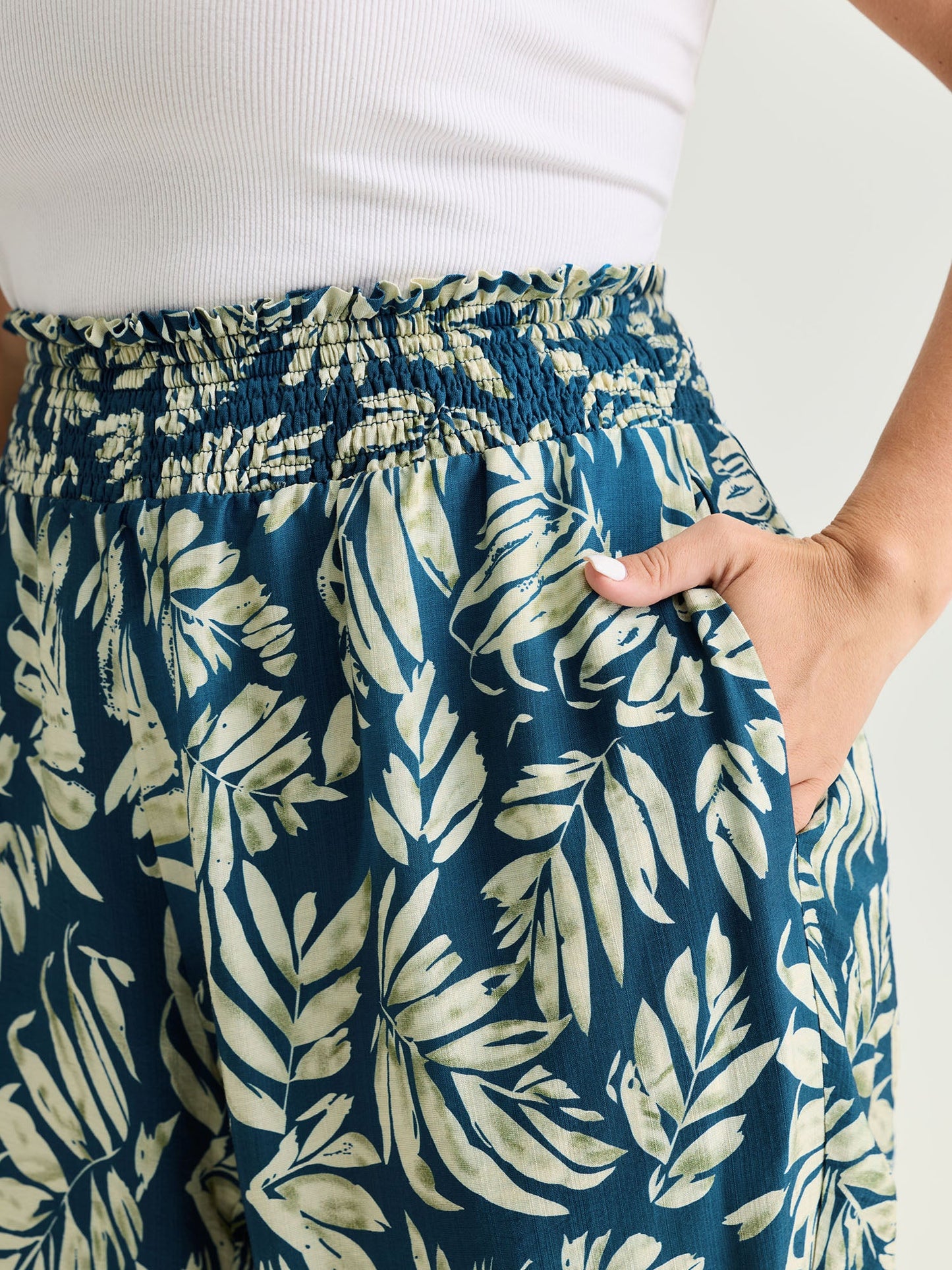 Supersoft Silohuette Flower Shirred Cuff Pants