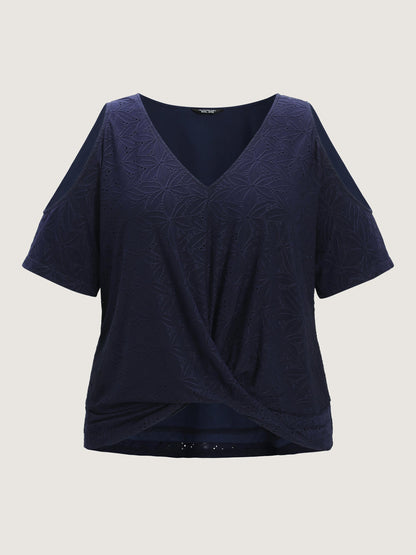 Textured Cut-Out Shoulder Stretch Knit Top