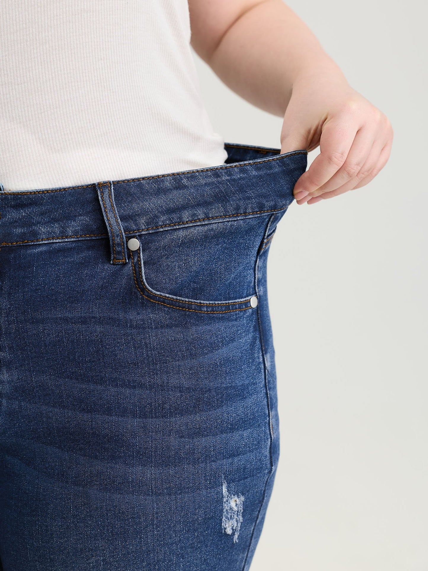 Stretchy Raw Cut Hem Skinny-Fit Denim Shorts