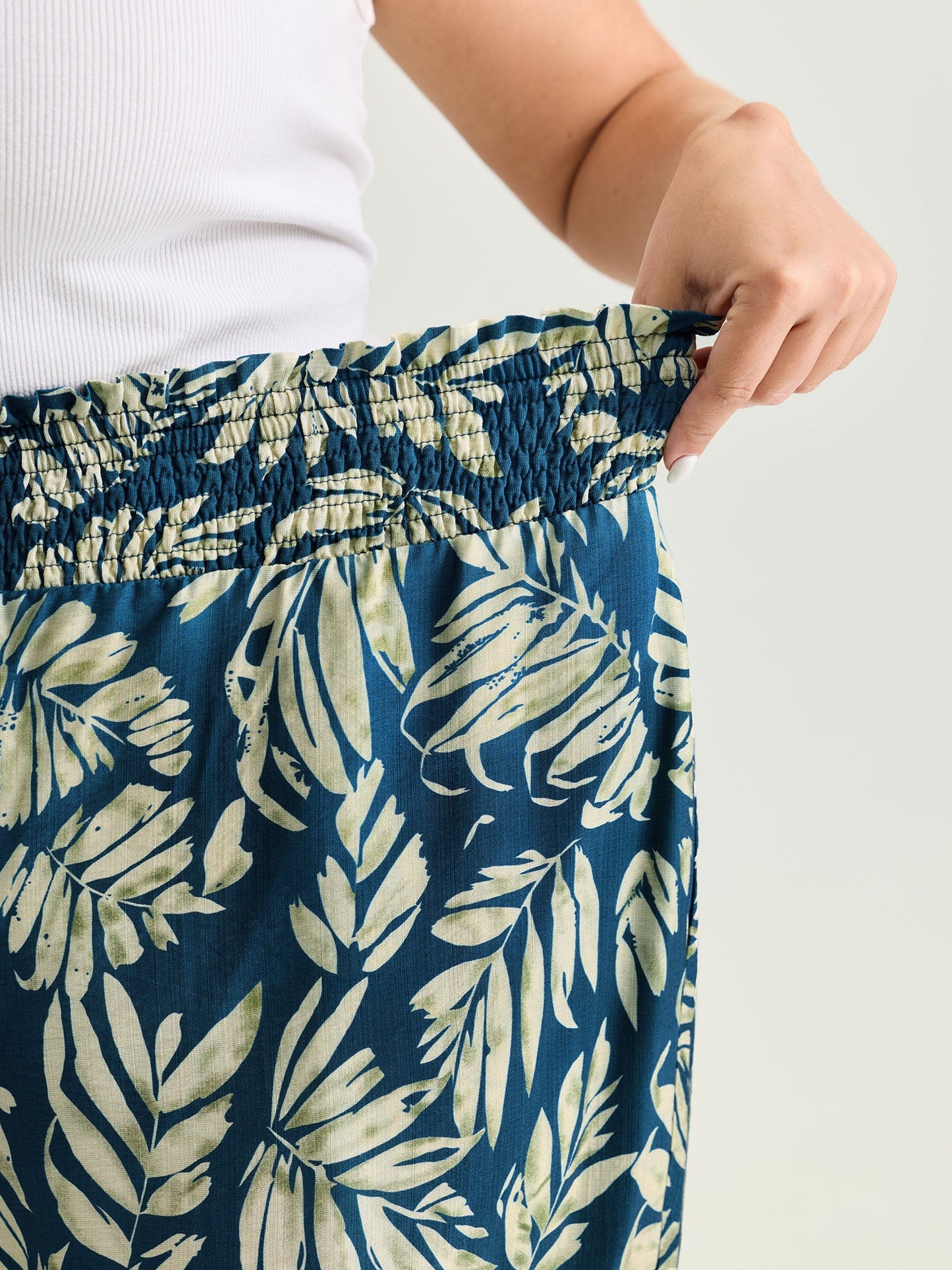 Supersoft Silohuette Flower Shirred Cuff Pants