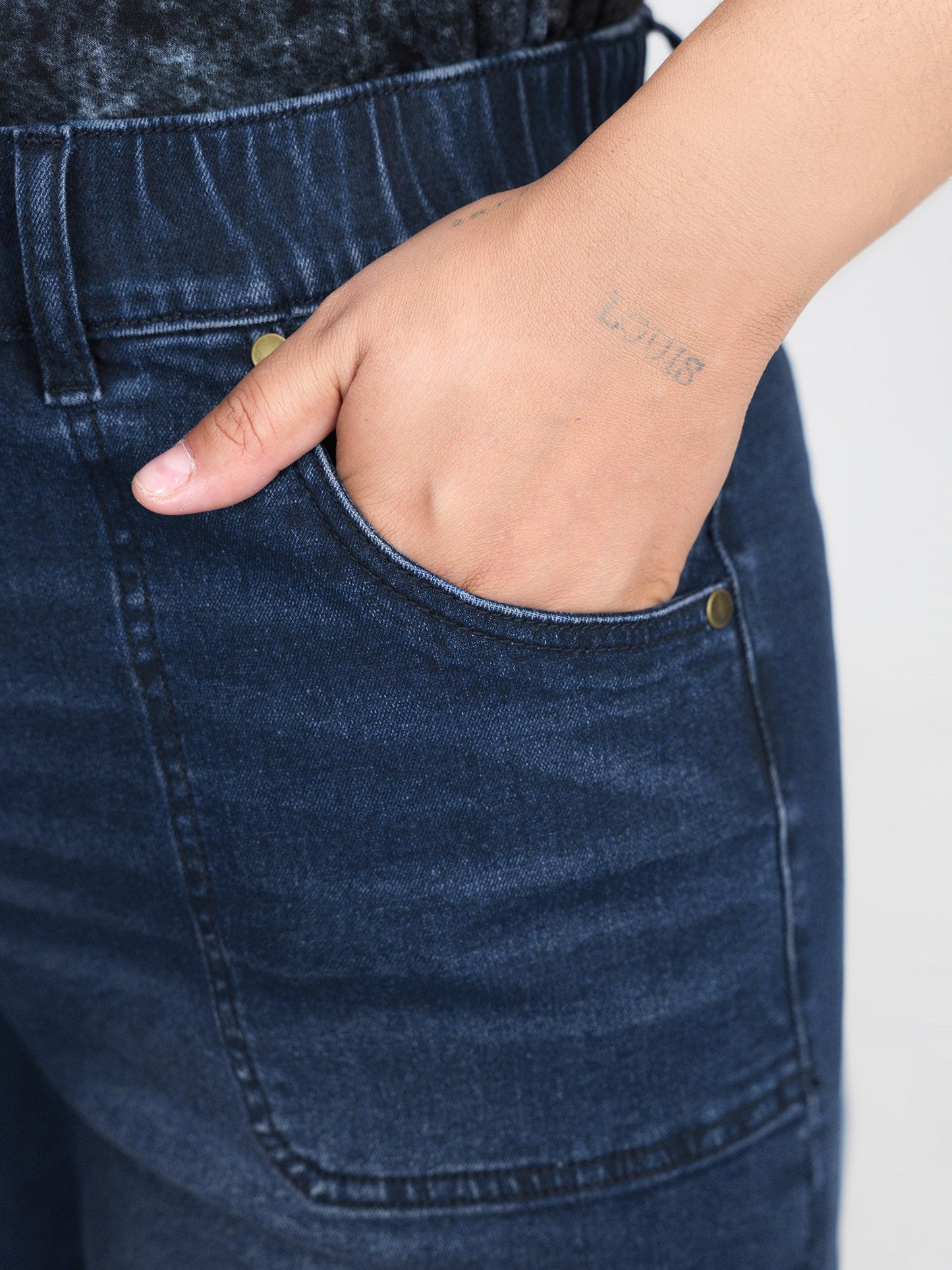 Stretchy Fitted Mid-Rise Denim Shorts