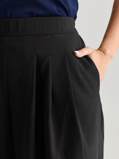 Pleated Wide-Leg Curve-Friendly Pants