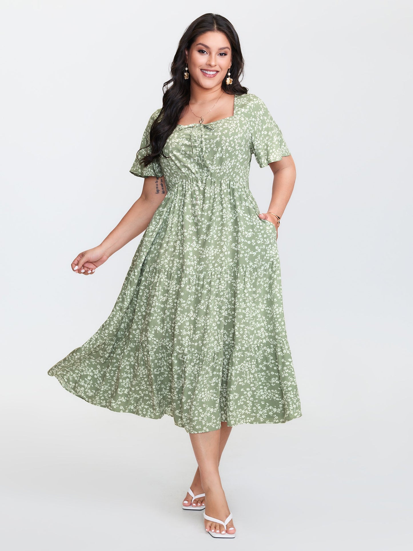 plus size Ditsy Floral Sweetheart Drawstring Pocket Tiered Dress
