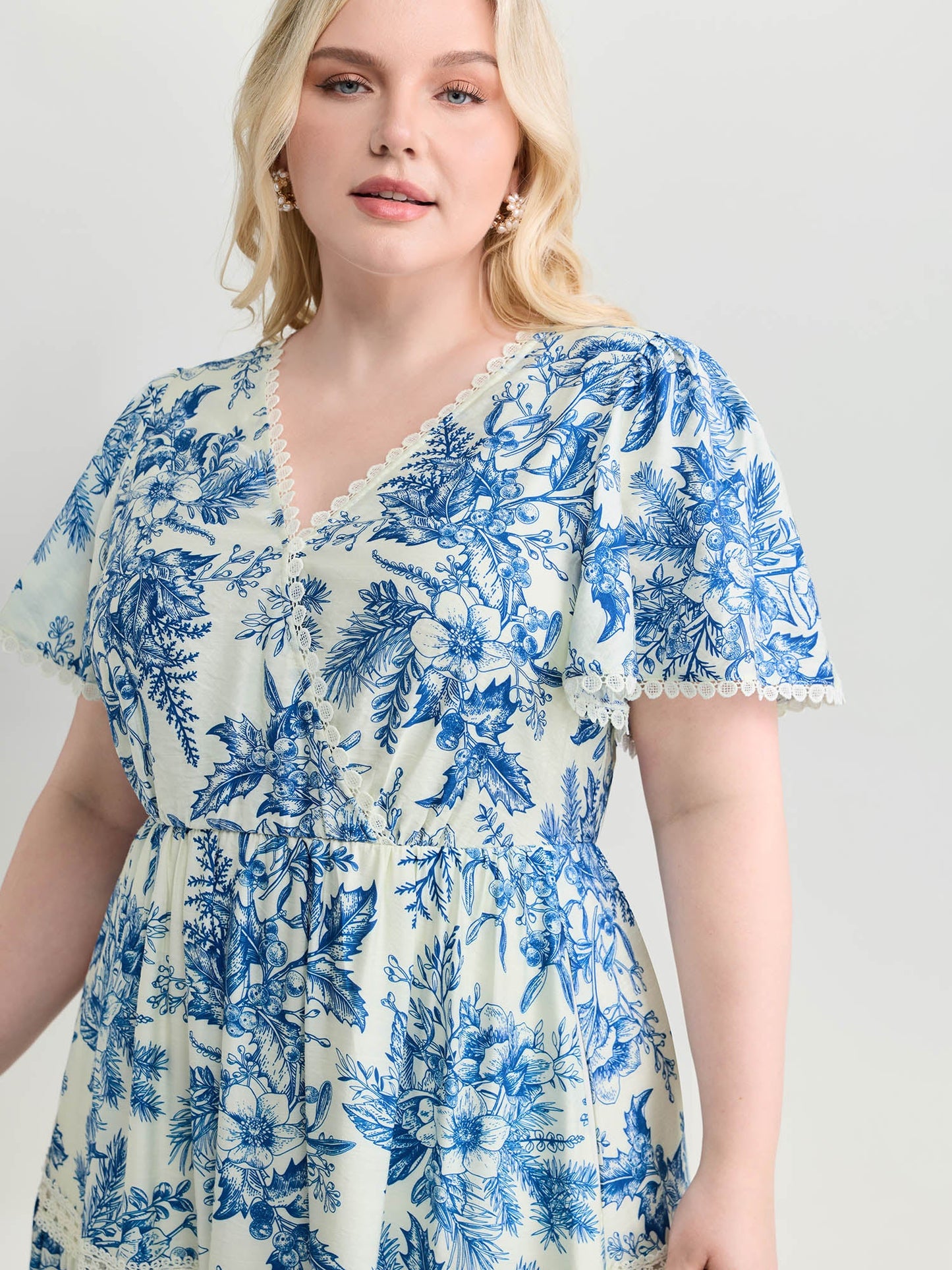 Femme Floral Print Lace Trim Maxi Dress