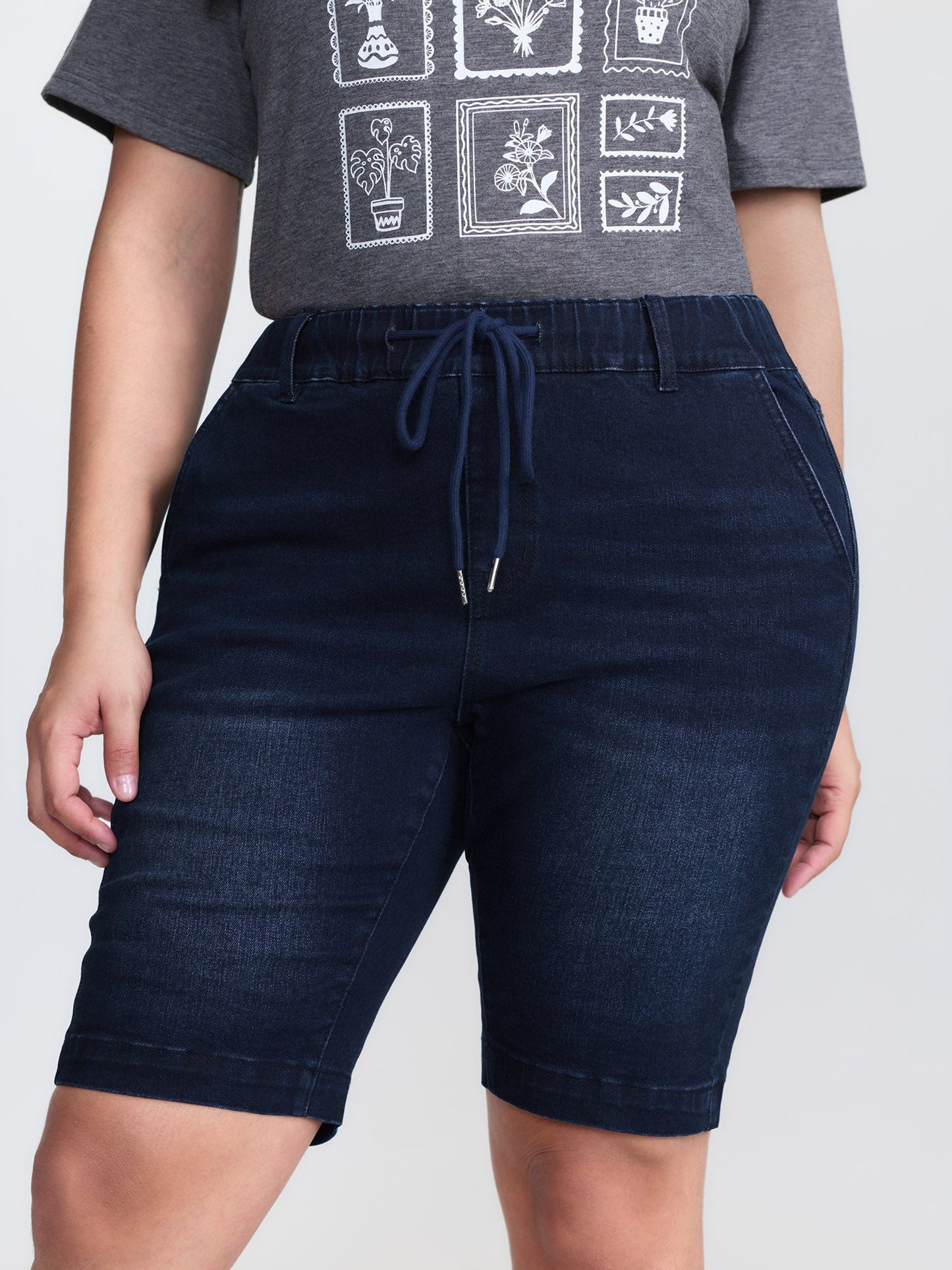 Elastic Waistline Drawstring Skinny-Fit Denim Shorts