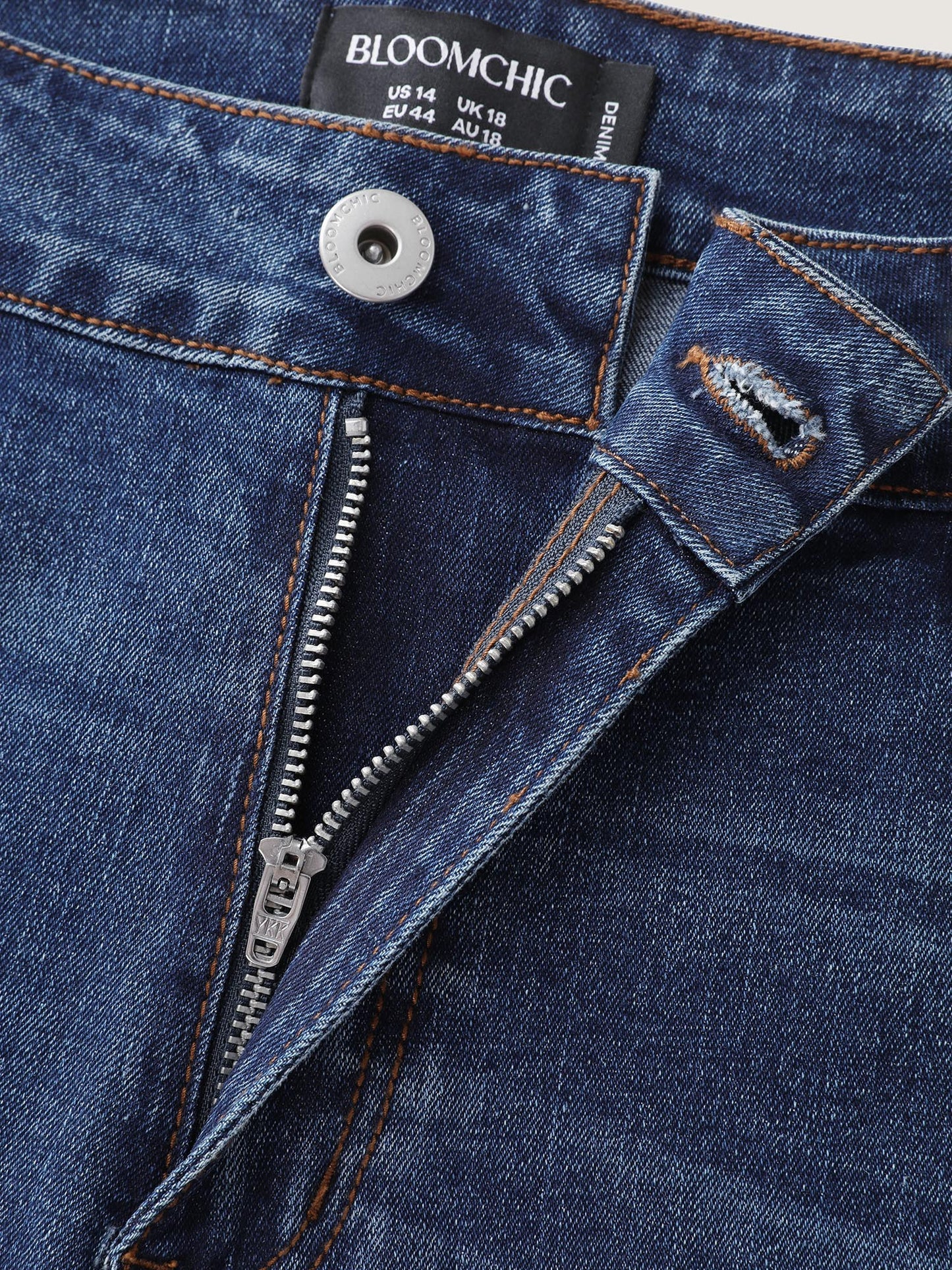Stretchy Raw Cut Hem Skinny-Fit Denim Shorts