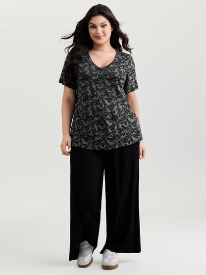 Textured Butterfly Pattern V-Neck T-Shirt