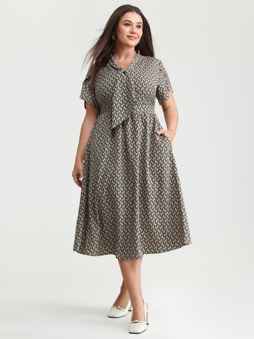 Geometrical Print Petal Sleeve Midi Dress