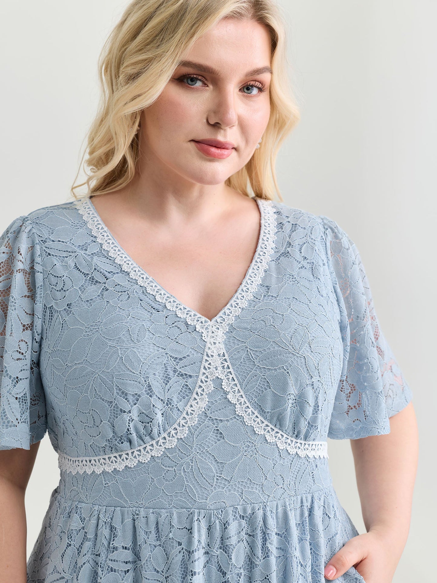 Floral Lace Textured Shirred Midi Dress