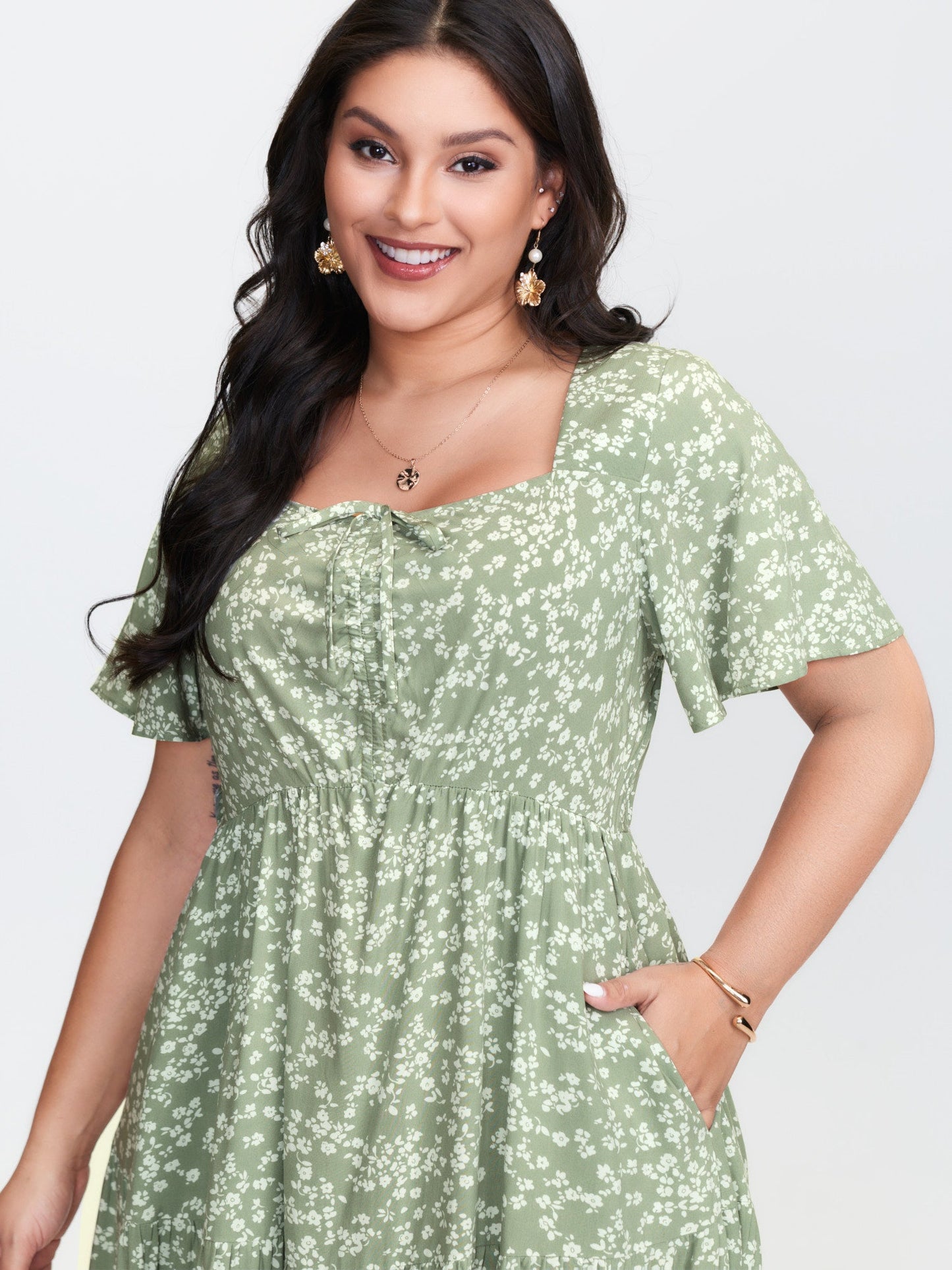 plus size Ditsy Floral Sweetheart Drawstring Pocket Tiered Dress