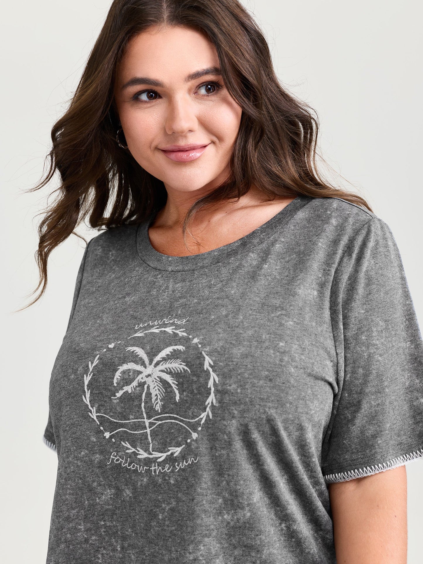 Island Print Embroidered Round Neck T-Shirt
