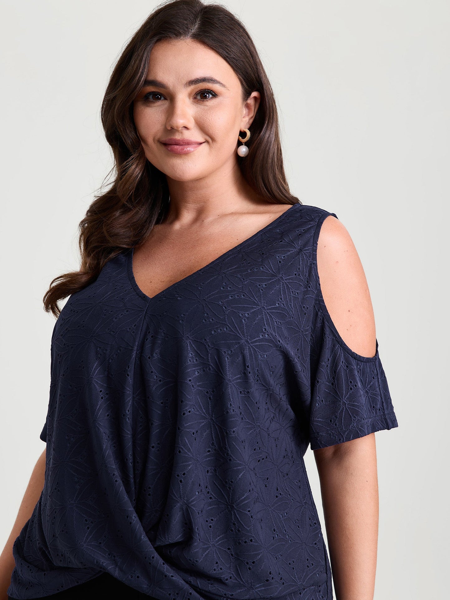 Textured Cut-Out Shoulder Stretch Knit Top