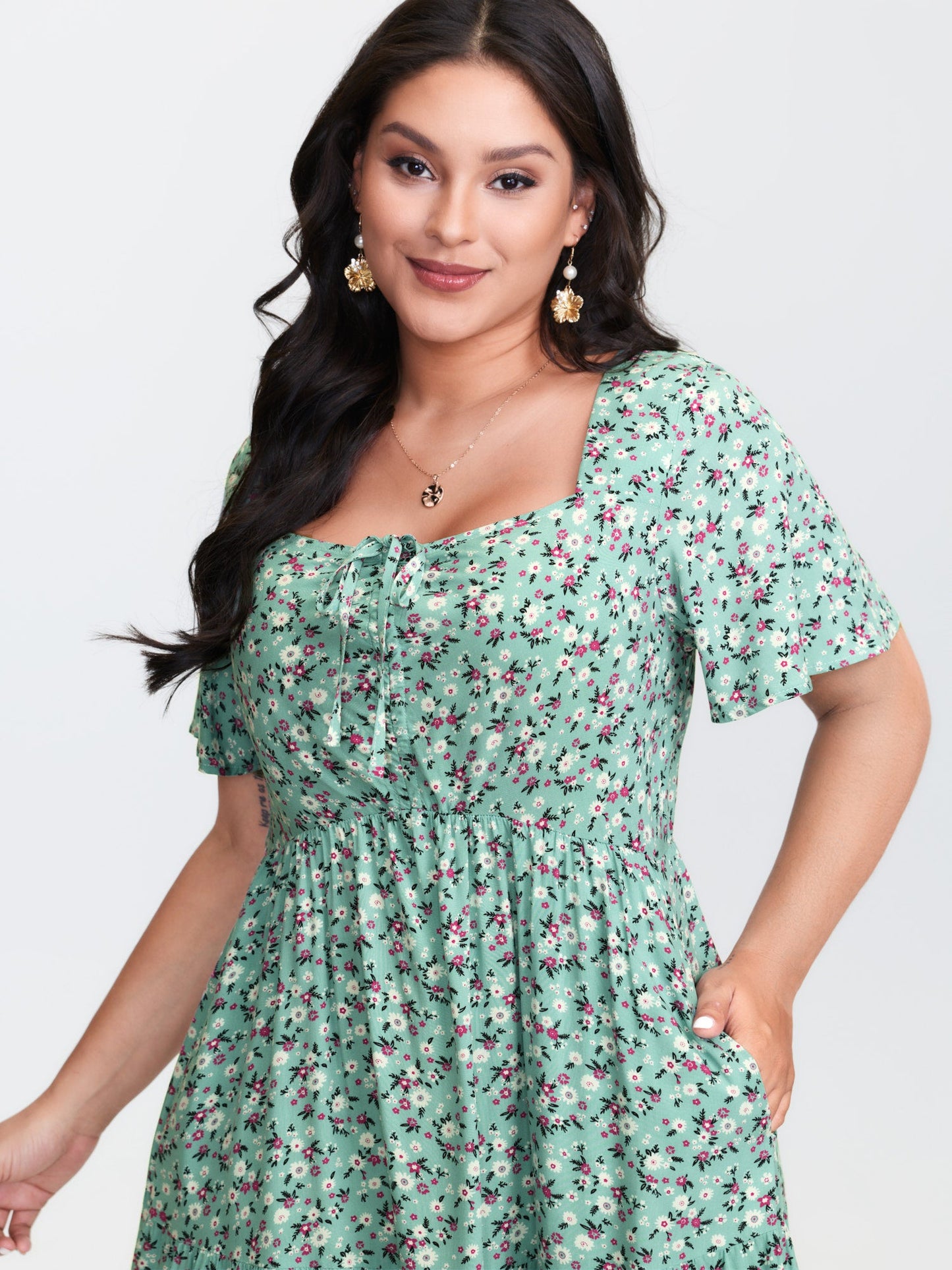 plus size Ditsy Floral Sweetheart Drawstring Pocket Tiered Dress