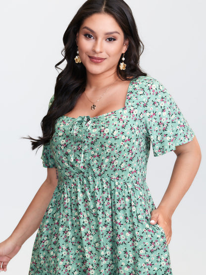 plus size Ditsy Floral Sweetheart Drawstring Pocket Tiered Dress