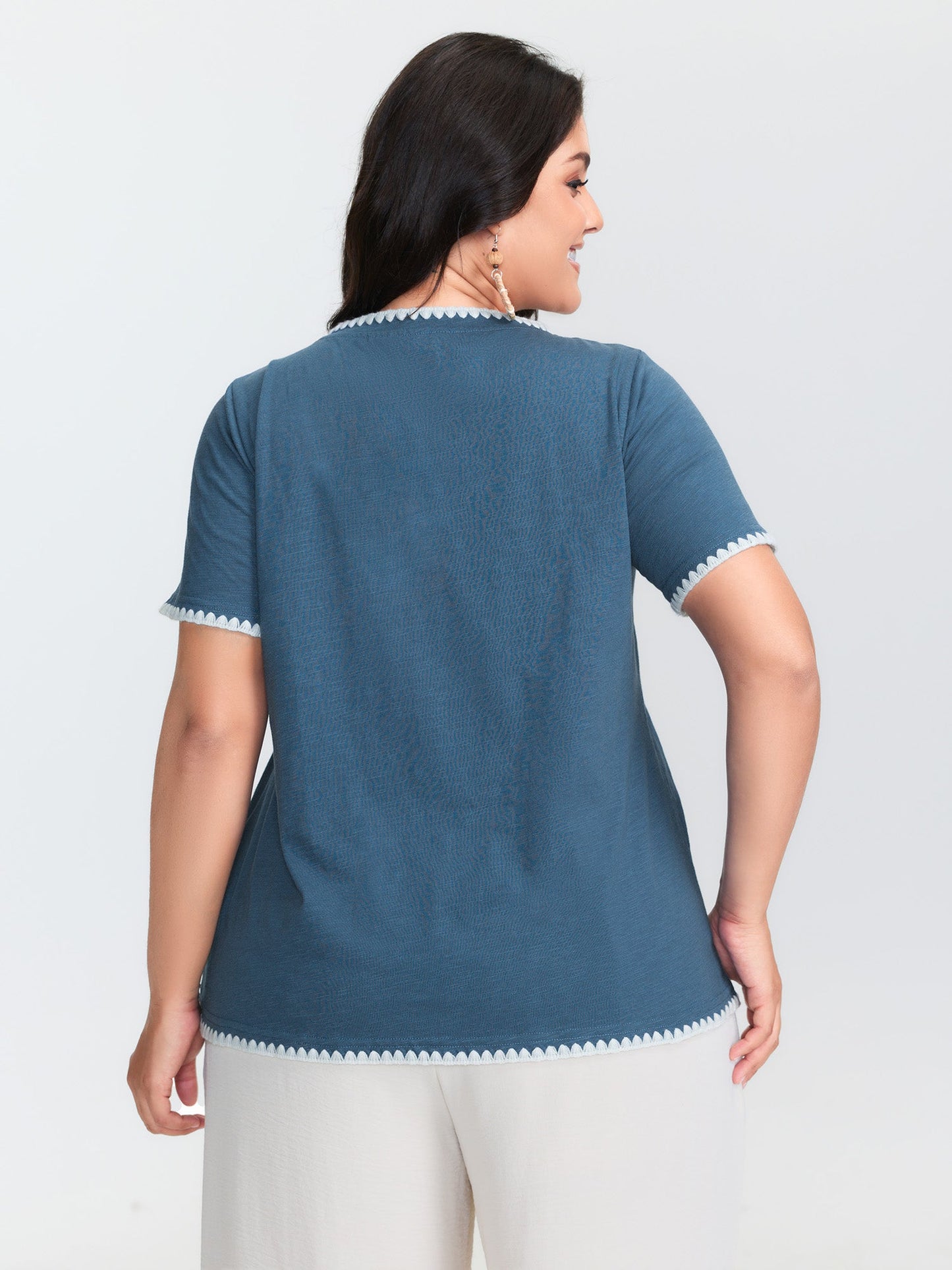 Star Motif Cut-Out Round Neck T-Shirt